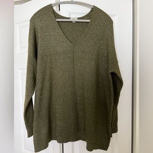 Ana Women’s long sleeve sweater.  Color green.  Size XL.